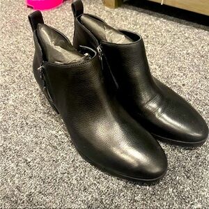 Women's Vionic Cecily Black Leather Ankle Bootie sz 9